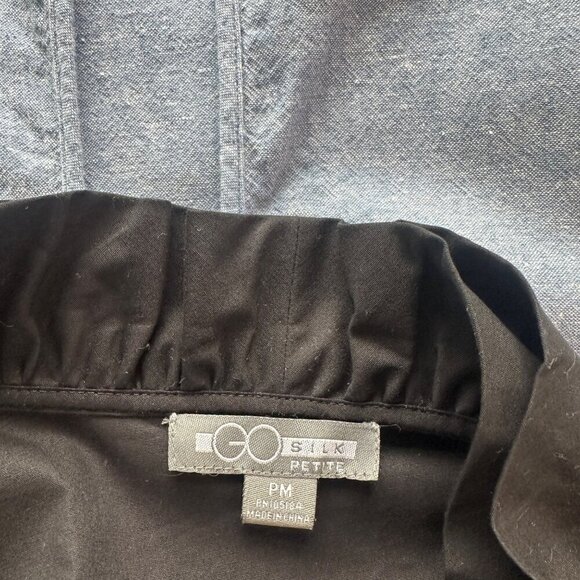 Go Silk Ruffle Collar Pintuck Button Up Blouse in Black Size MP - Picture 3 of 7